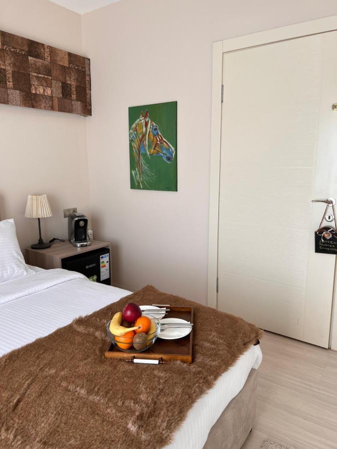 B. Equine Range Hotel Narlidere Bagian luar foto