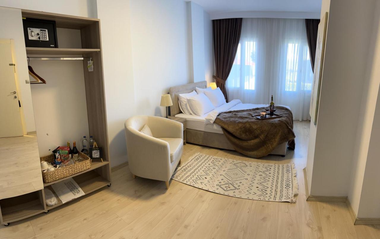 B. Equine Range Hotel Narlidere Bagian luar foto