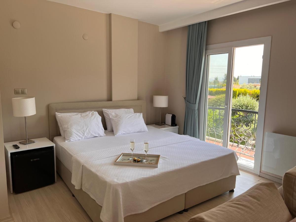 B. Equine Range Hotel Narlidere Bagian luar foto