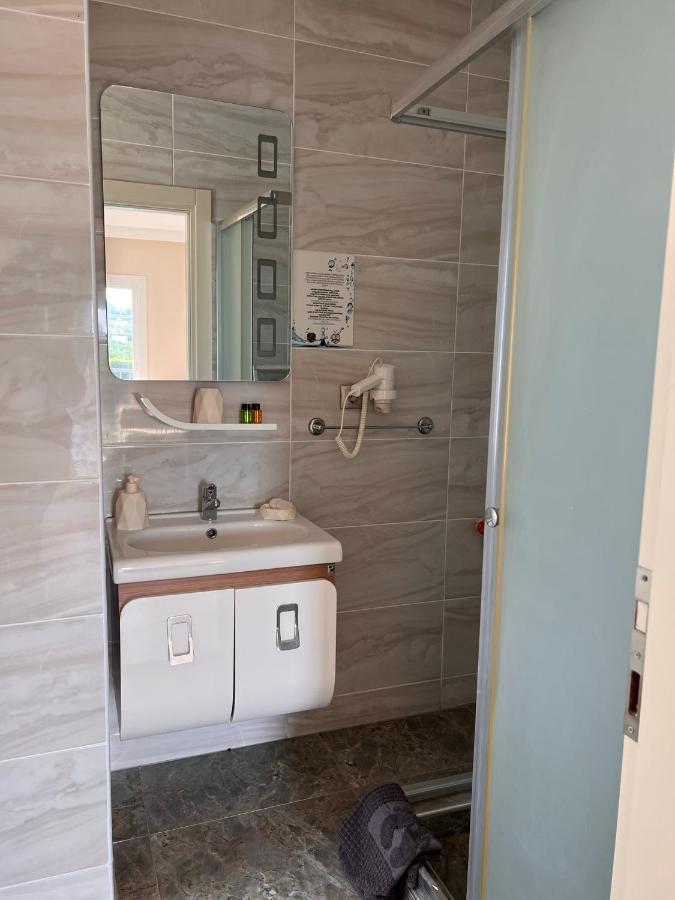 B. Equine Range Hotel Narlidere Bagian luar foto
