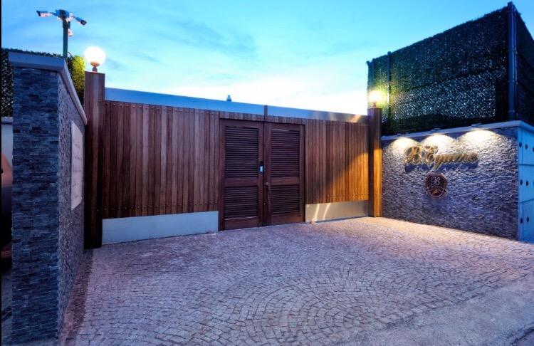 B. Equine Range Hotel Narlidere Bagian luar foto