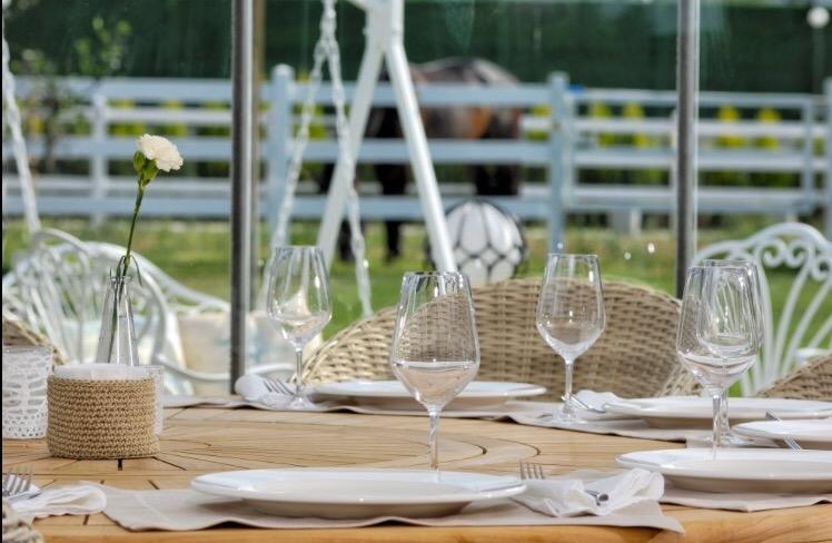 B. Equine Range Hotel Narlidere Bagian luar foto